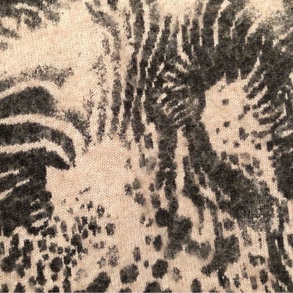 BP Wool Blend Animal Print‎ Leopard Cheetah Sweater Tan Small - Picture 5 of 5